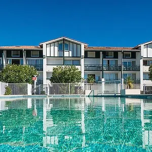 Appartement Studio Cabine Résidence 4 étoiles Piscine Tennis Golf Parking Privé, Bidart